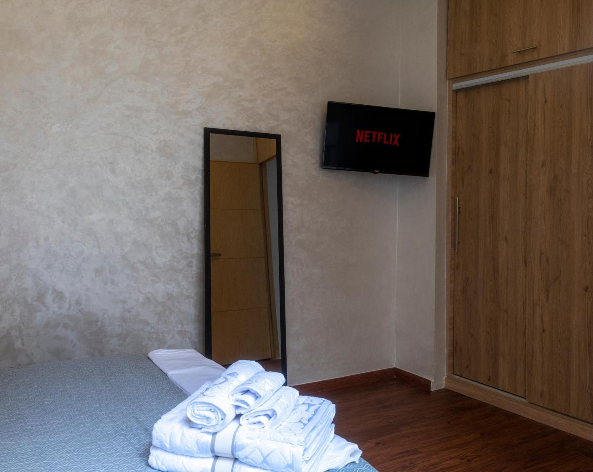Elegant And Modern 10 Min From Center Of Apartamento *