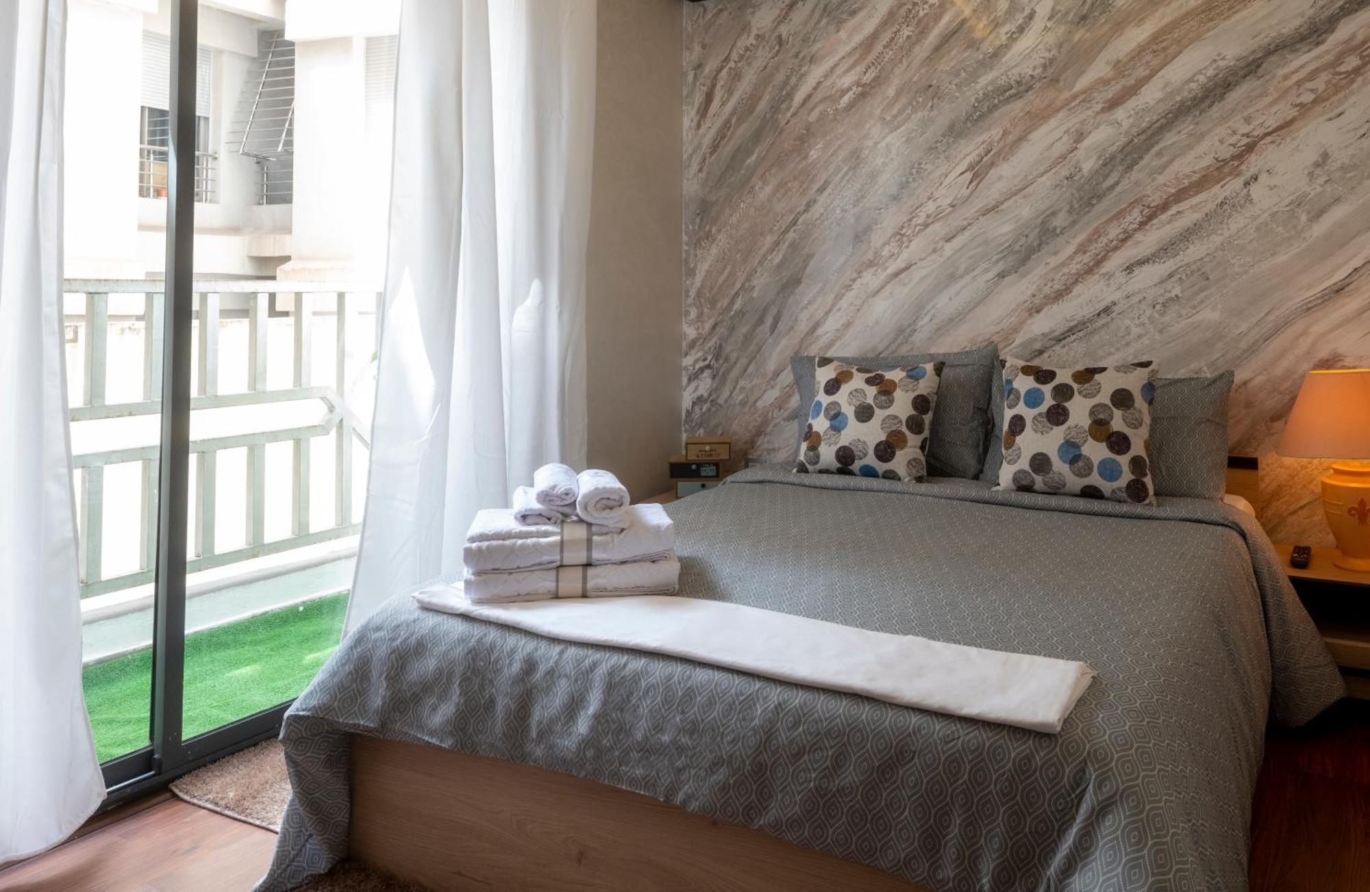 Elegant And Modern 10 Min From Center Of